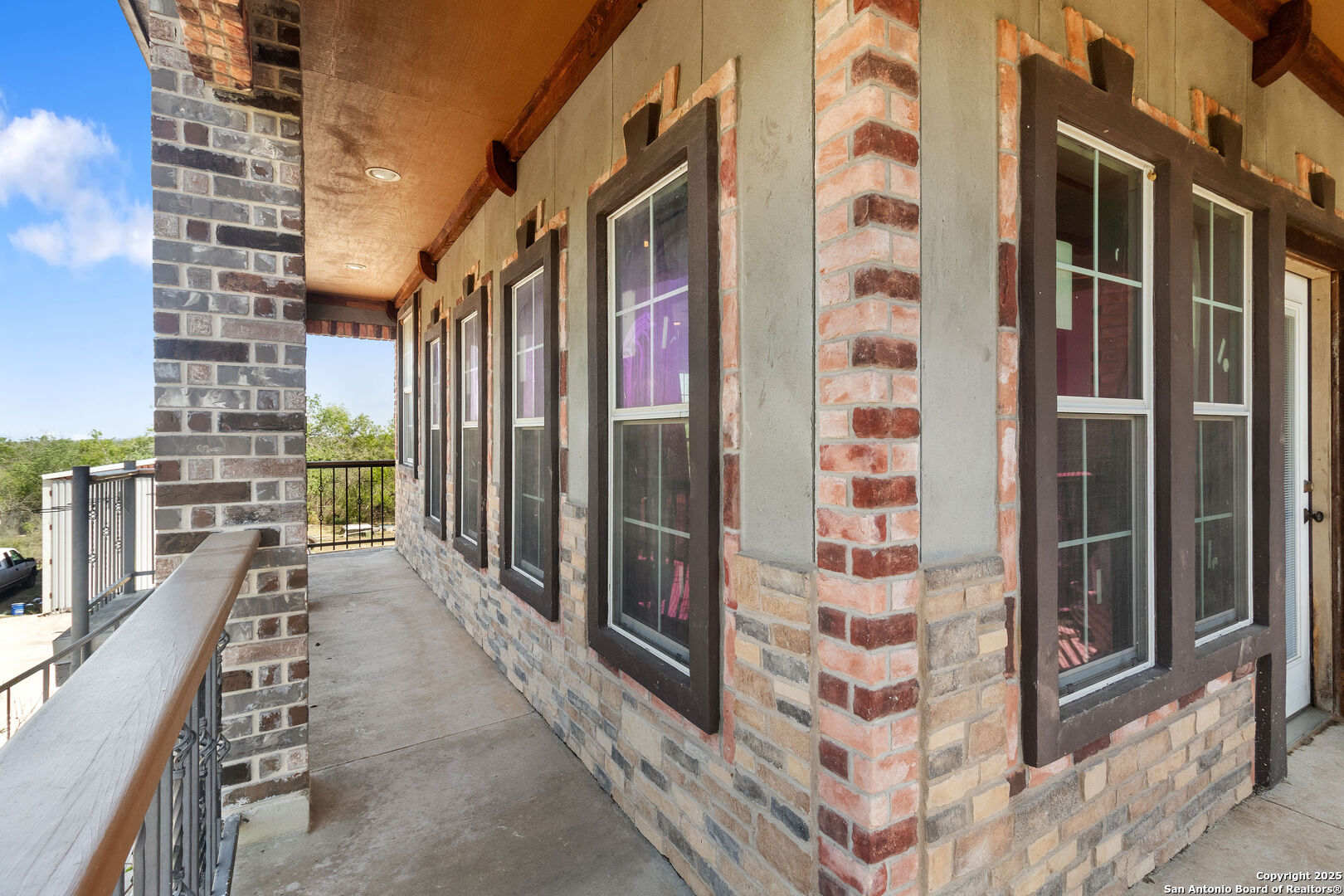 19590 Leal Road San Antonio, TX 78221 - Photo 25 of 41 a view of a city with tall buildings