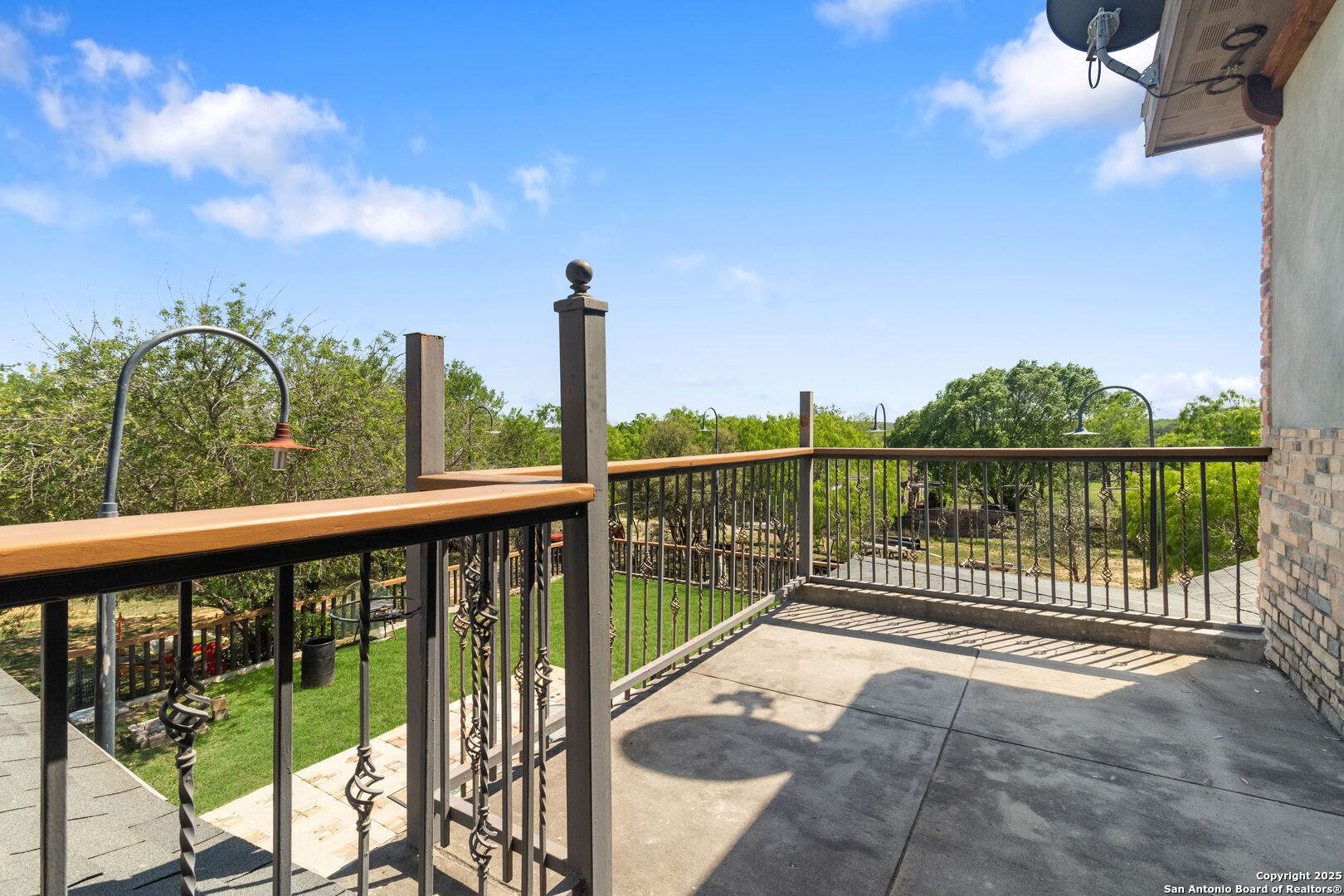 19590 Leal Road San Antonio, TX 78221 - Photo 26 of 41 a view of a balcony with lake view