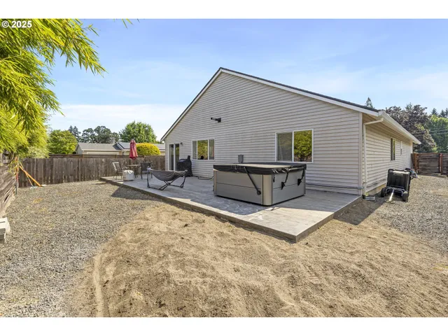 a sitting area with sitting area