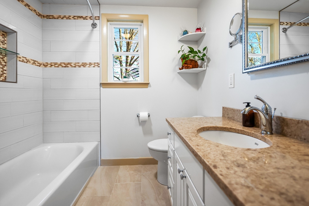 35 Cross Street Methuen, MA 01844 - Photo 15 of 31