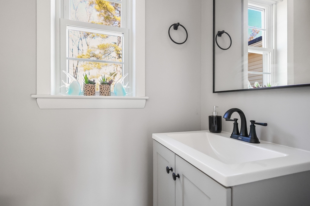 35 Cross Street Methuen, MA 01844 - Photo 24 of 31