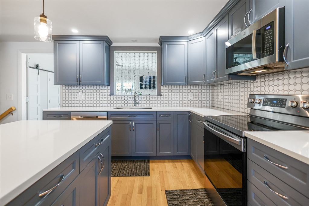 35 Cross Street Methuen, MA 01844 - Photo 7 of 31