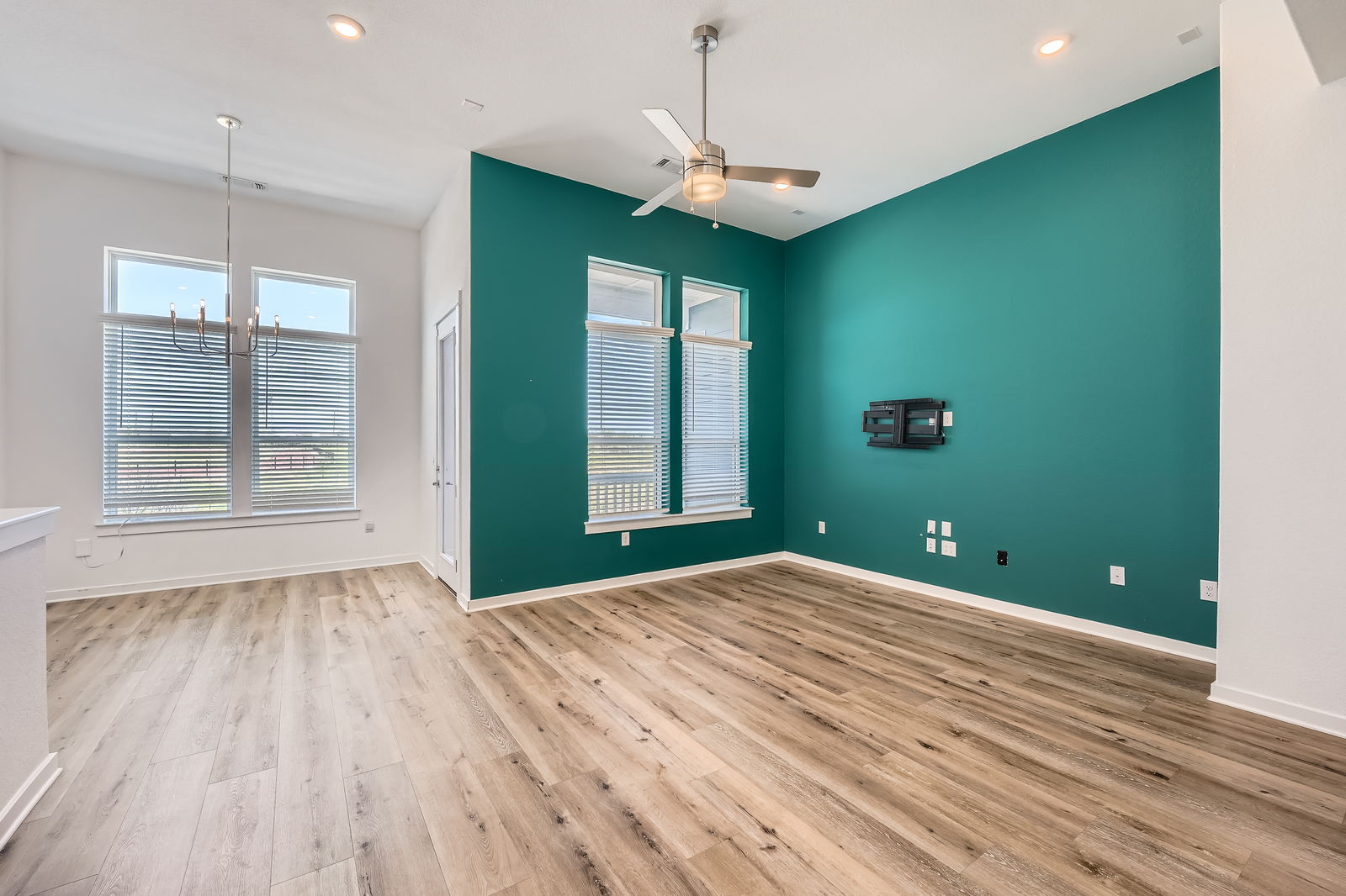 3213 Zach Scott Street Austin, TX 78723 - Photo 18 of 28 Family room with outdoor patio connected and breakfast nook.