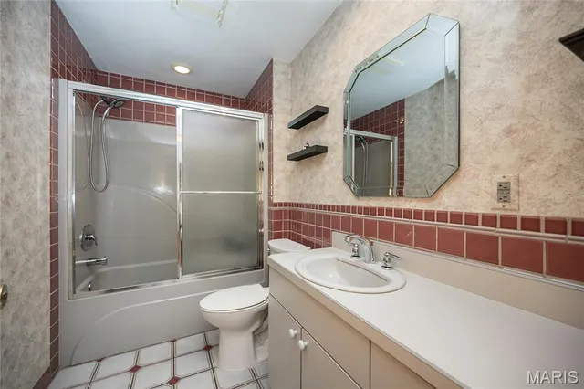 $245,000 | 437 Hoffmeister Avenue, St. Louis, MO 63125