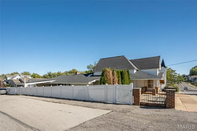 $245,000 | 437 Hoffmeister Avenue, St. Louis, MO 63125