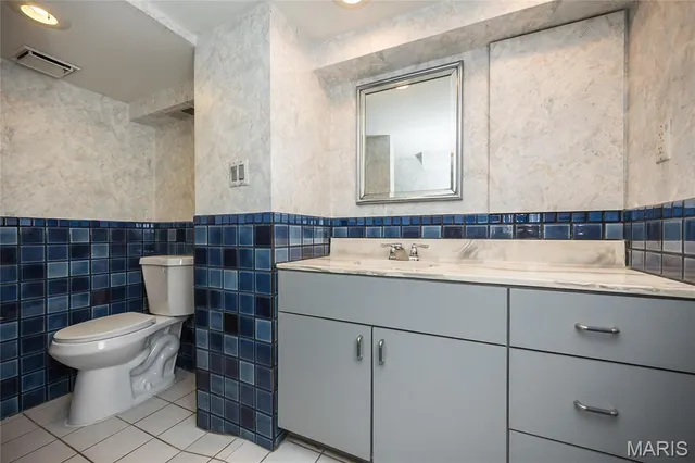 $245,000 | 437 Hoffmeister Avenue, St. Louis, MO 63125