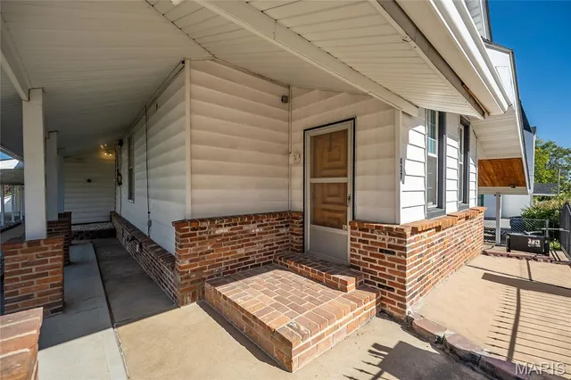 $245,000 | 437 Hoffmeister Avenue, St. Louis, MO 63125