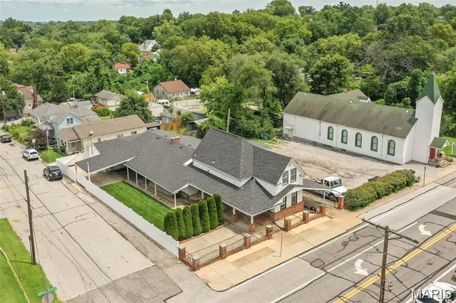 $245,000 | 437 Hoffmeister Avenue, St. Louis, MO 63125