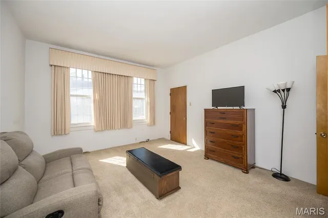 $245,000 | 437 Hoffmeister Avenue, St. Louis, MO 63125