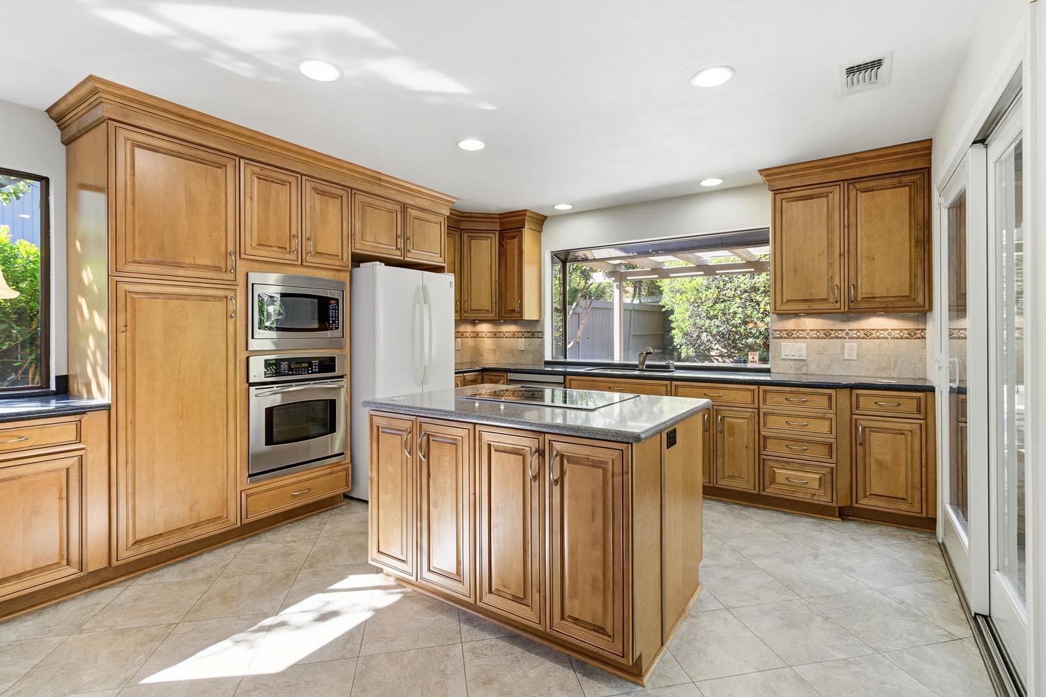 11368 Sutters Fort Way Gold River, CA 95670 - Photo 2 of 31