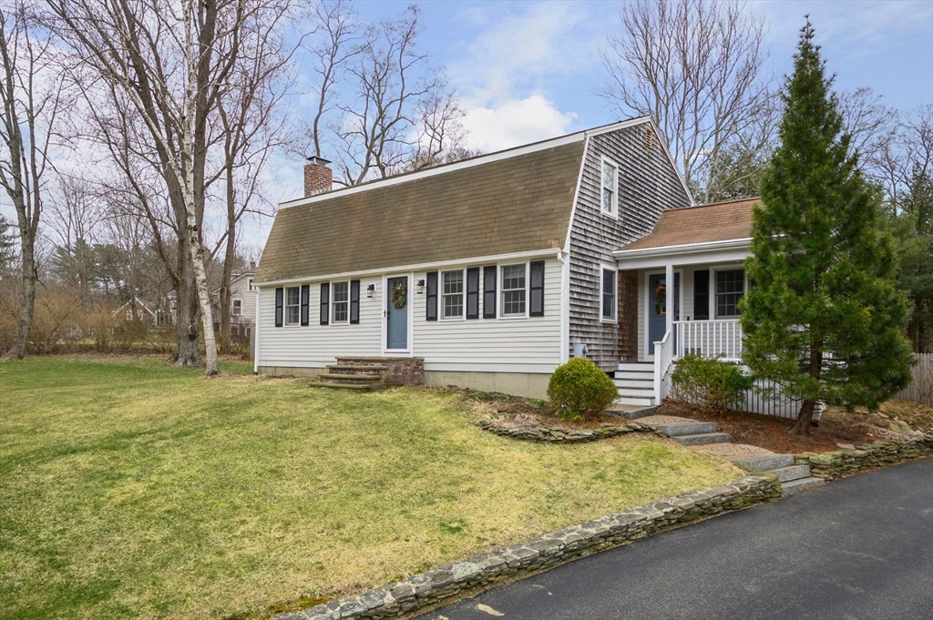 31 Indian Trail Hanson, MA 02341 - Photo 1 of 41 a front view of a house with garden