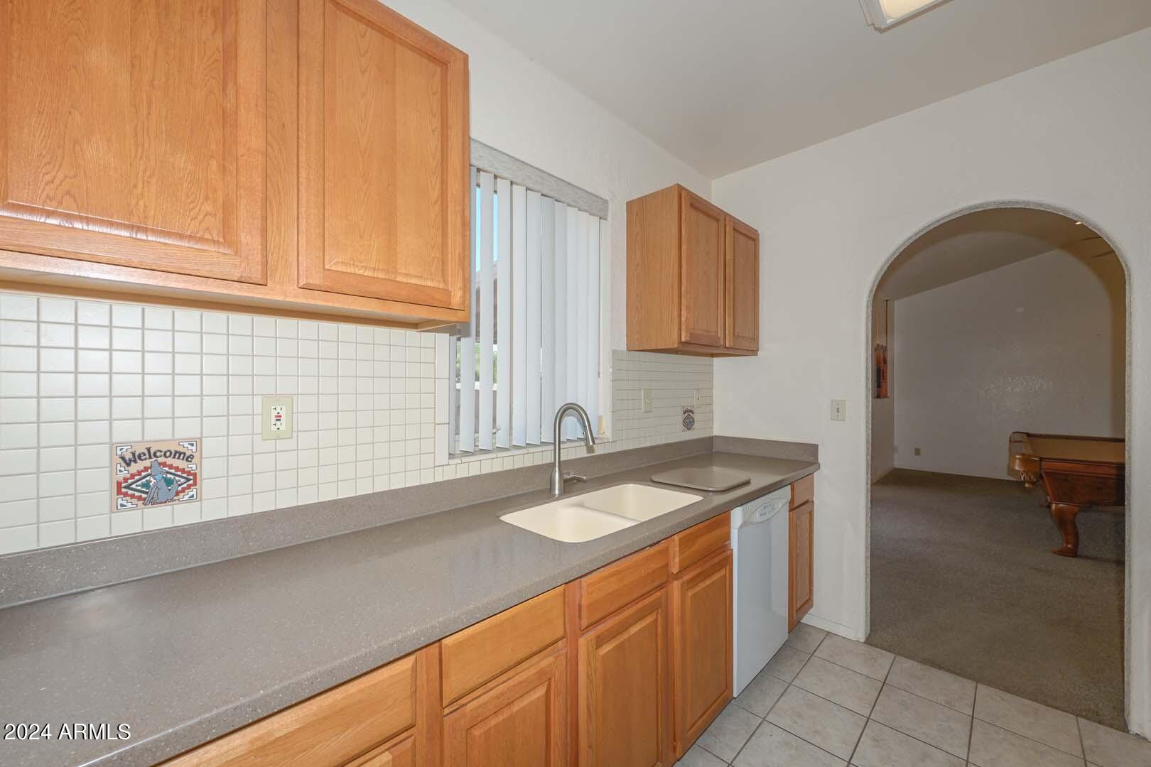 512 West Irvine Road Phoenix, AZ 85086 - Photo 11 of 40 Tile Backsplash