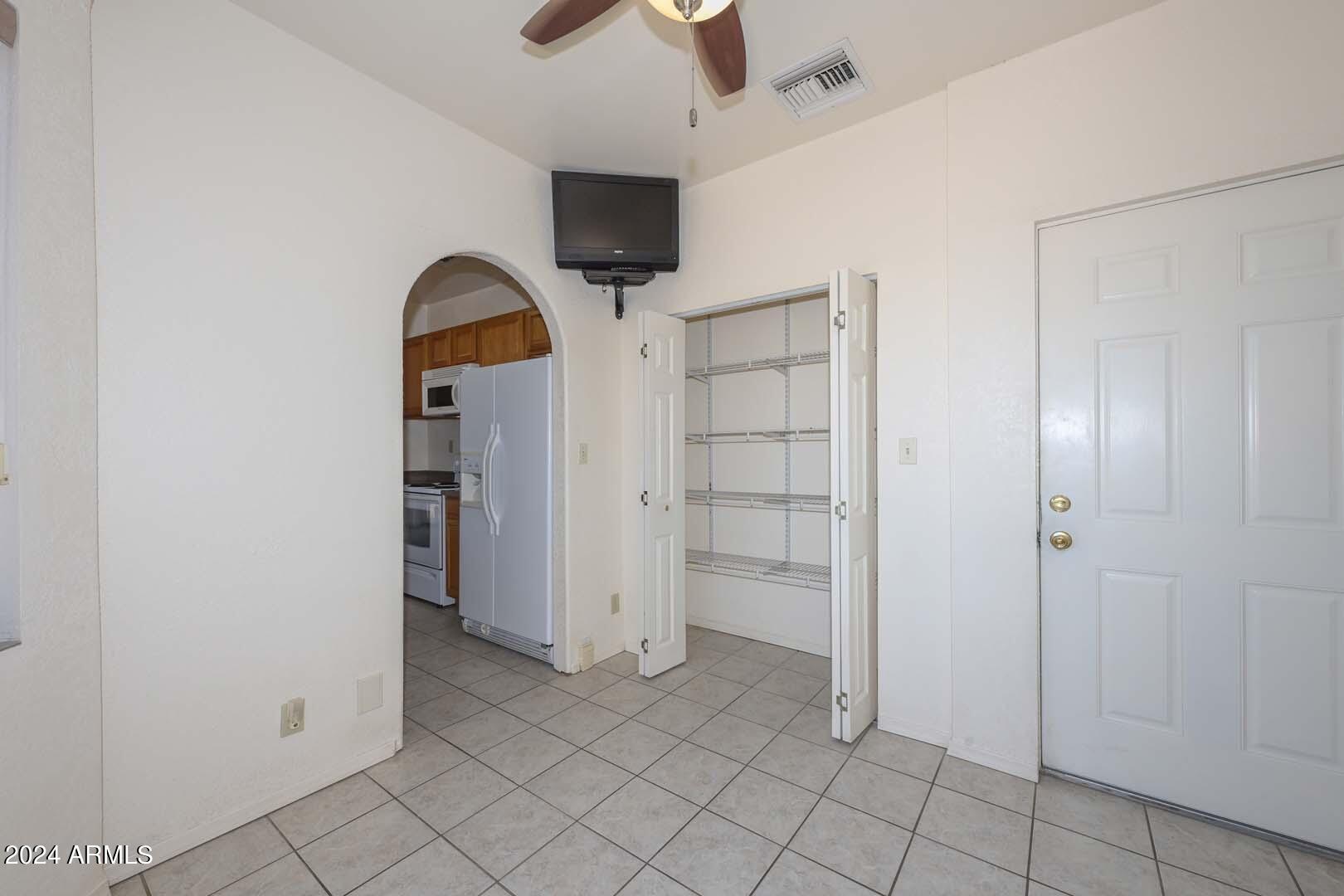 512 West Irvine Road Phoenix, AZ 85086 - Photo 17 of 40 Breakfast Room-Pantry