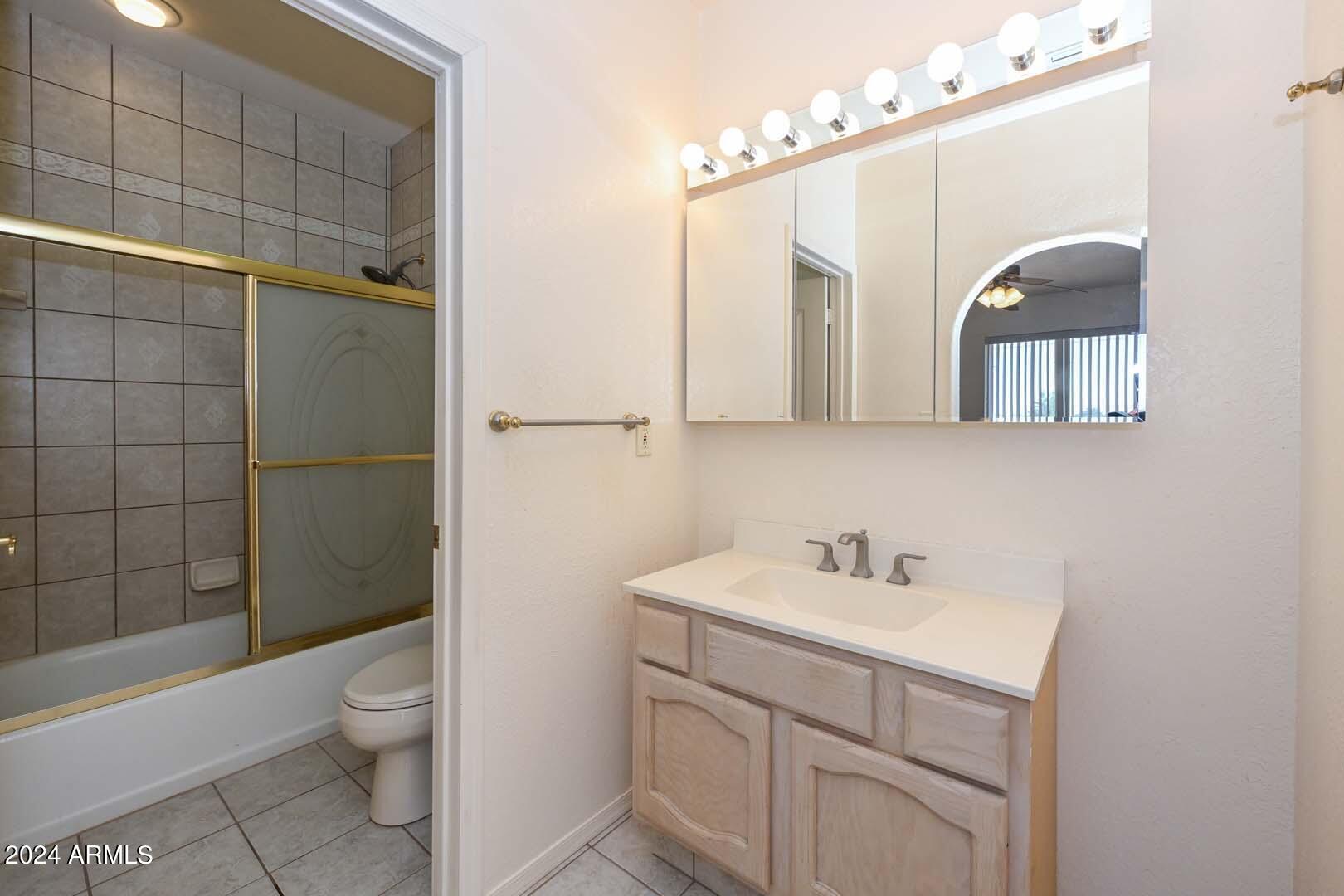 512 West Irvine Road Phoenix, AZ 85086 - Photo 22 of 40 Primary Bath