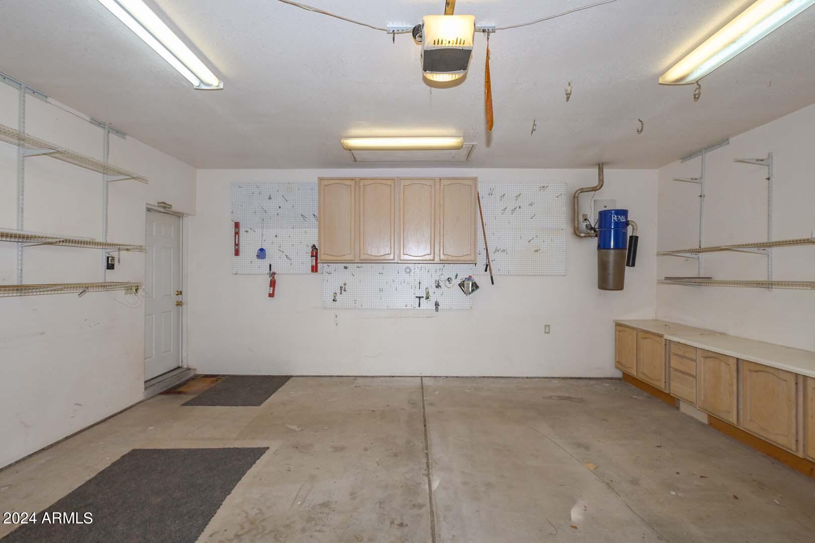 512 West Irvine Road Phoenix, AZ 85086 - Photo 35 of 40 Garage