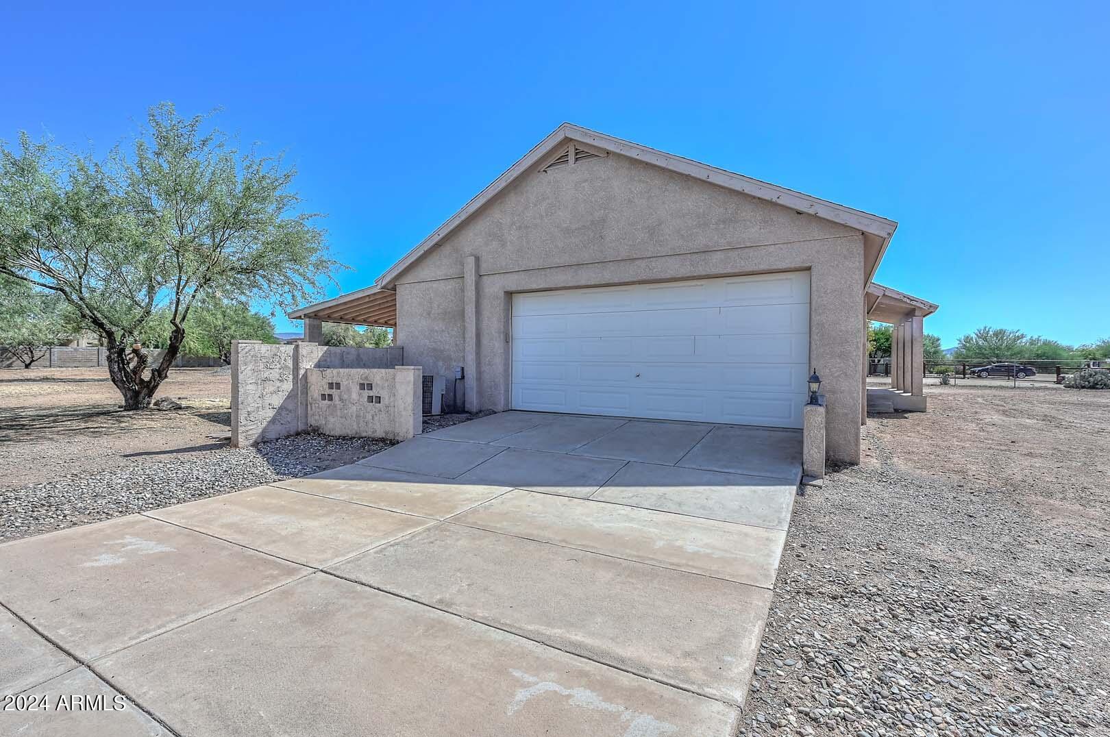 512 West Irvine Road Phoenix, AZ 85086 - Photo 4 of 40 8' Garage Door
