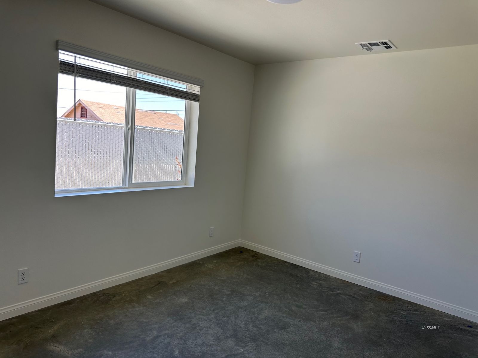 223 West Haloid Avenue Ridgecrest, CA 93555 - Photo 8 of 9 an empty room with a window