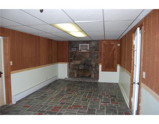 850 Fletcher Road North Kingstown, RI 02852 - Photo 7 of 11 Den/Family/Great Room.