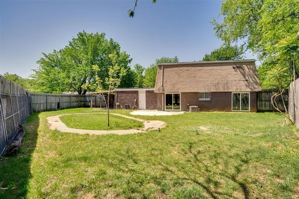 $2,350 | 626 West Arawe Circle, Irving, TX 75060