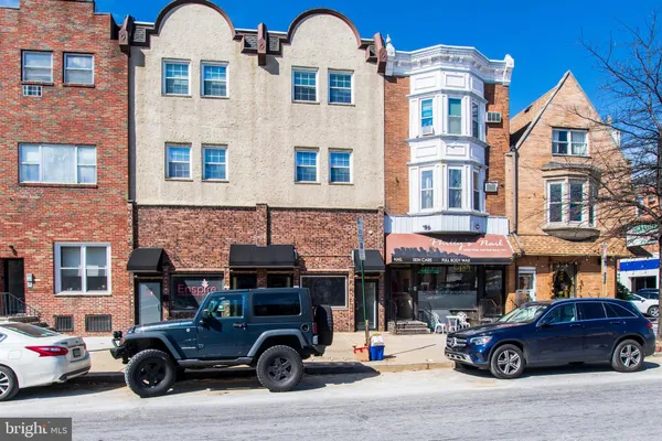 a car parked in front of a building