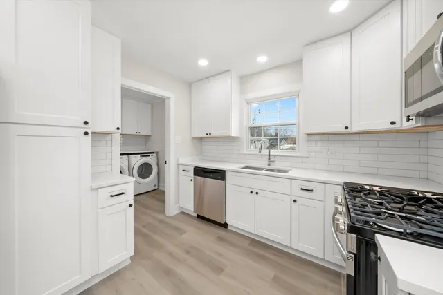 $2,300 | 7318 113th Street, Worth, IL 60482