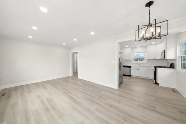 $2,300 | 7318 113th Street, Worth, IL 60482