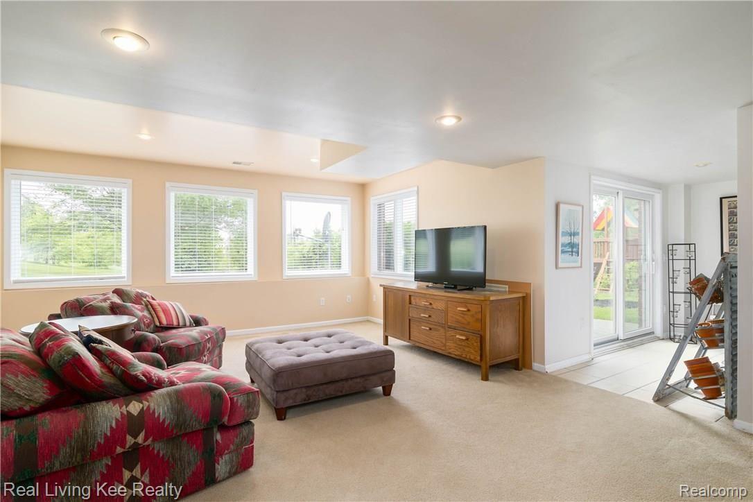 1205 Tulberry Drive Rochester, MI 48306 - Photo 35 of 70 1205 Tulberry Cir-37.jpg
