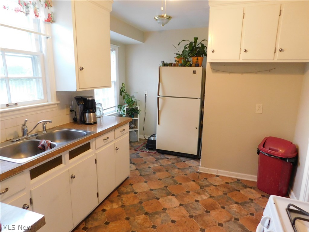 3714 Bainbridge Road Cleveland Heights, OH 44118 - Photo 6 of 28