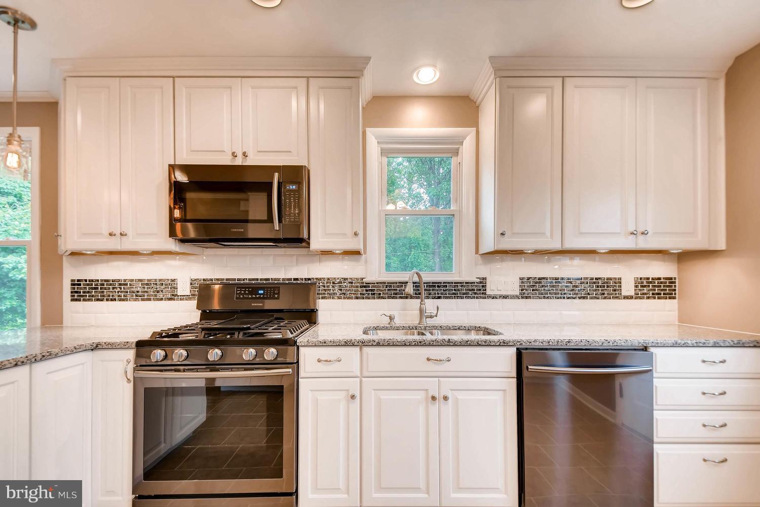 4308 Piney Park Road Perry Hall, MD 21128 - Photo 10 of 30 Beautiful "Black" SS Samsung Appliances