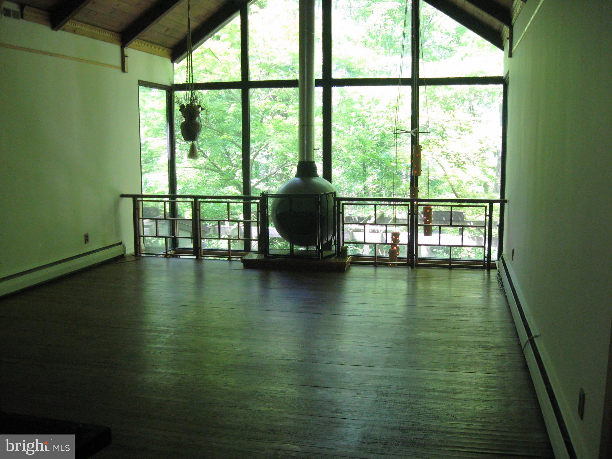 101 Pugh Road Wayne, PA 19087 - Photo 9 of 22 View of Livingroom front door