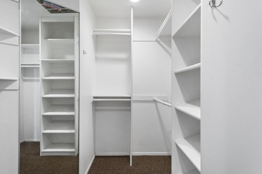 68515 Risueno Road Cathedral City, CA 92234 - Photo 15 of 29 a view of an empty walk in closet