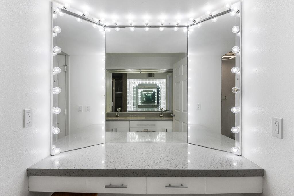 68515 Risueno Road Cathedral City, CA 92234 - Photo 21 of 29 a bathroom with a sink and mirror