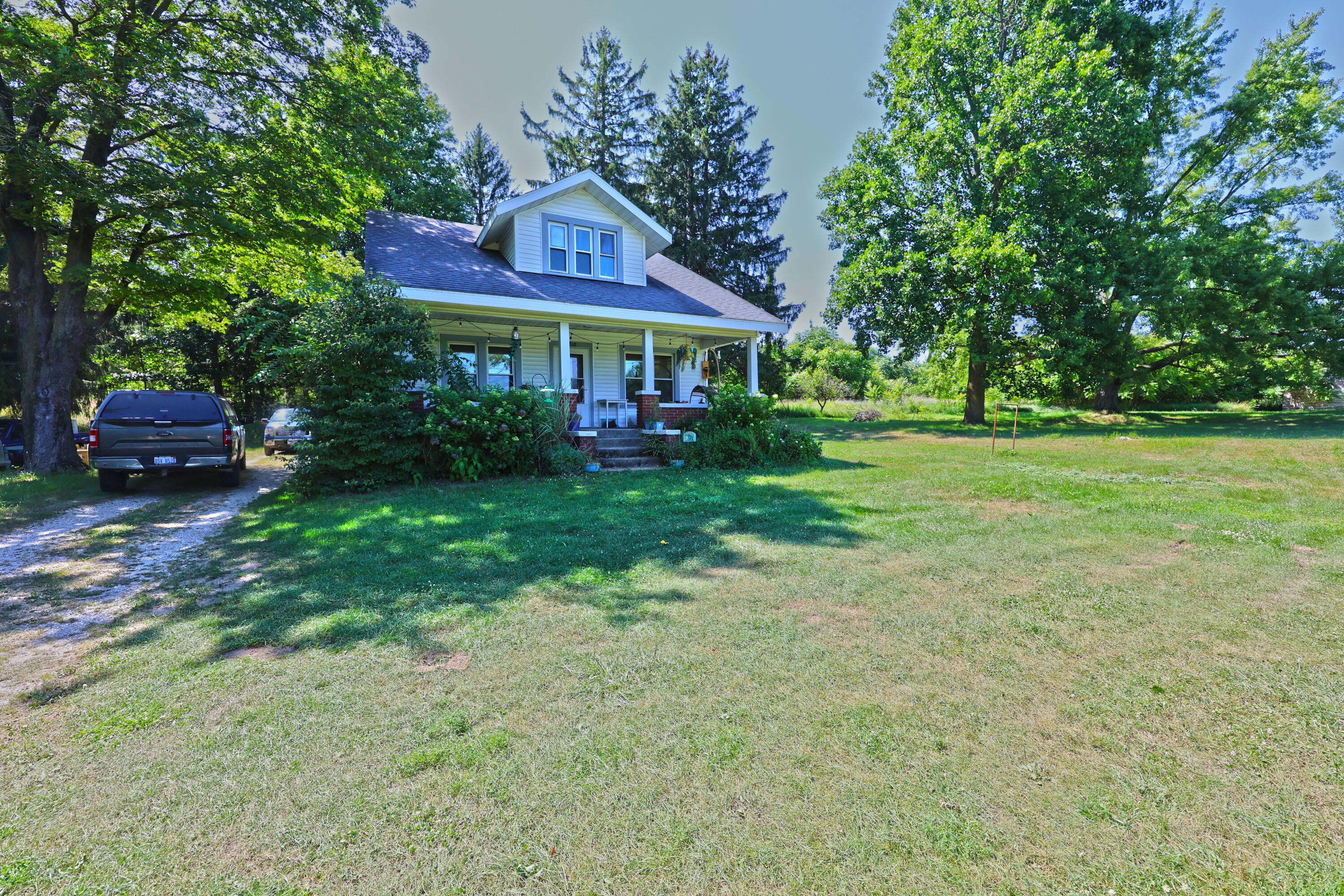 5760 Martin Road Coloma, MI 49038 - Photo 7 of 32 Front Yard