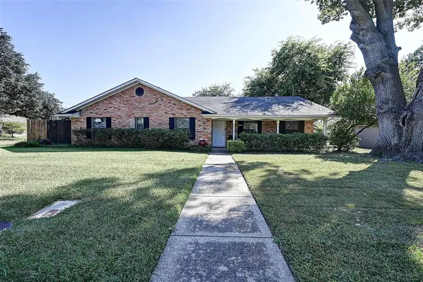 $614,000 | 3262 Camelot Drive, Dallas, TX 75229
