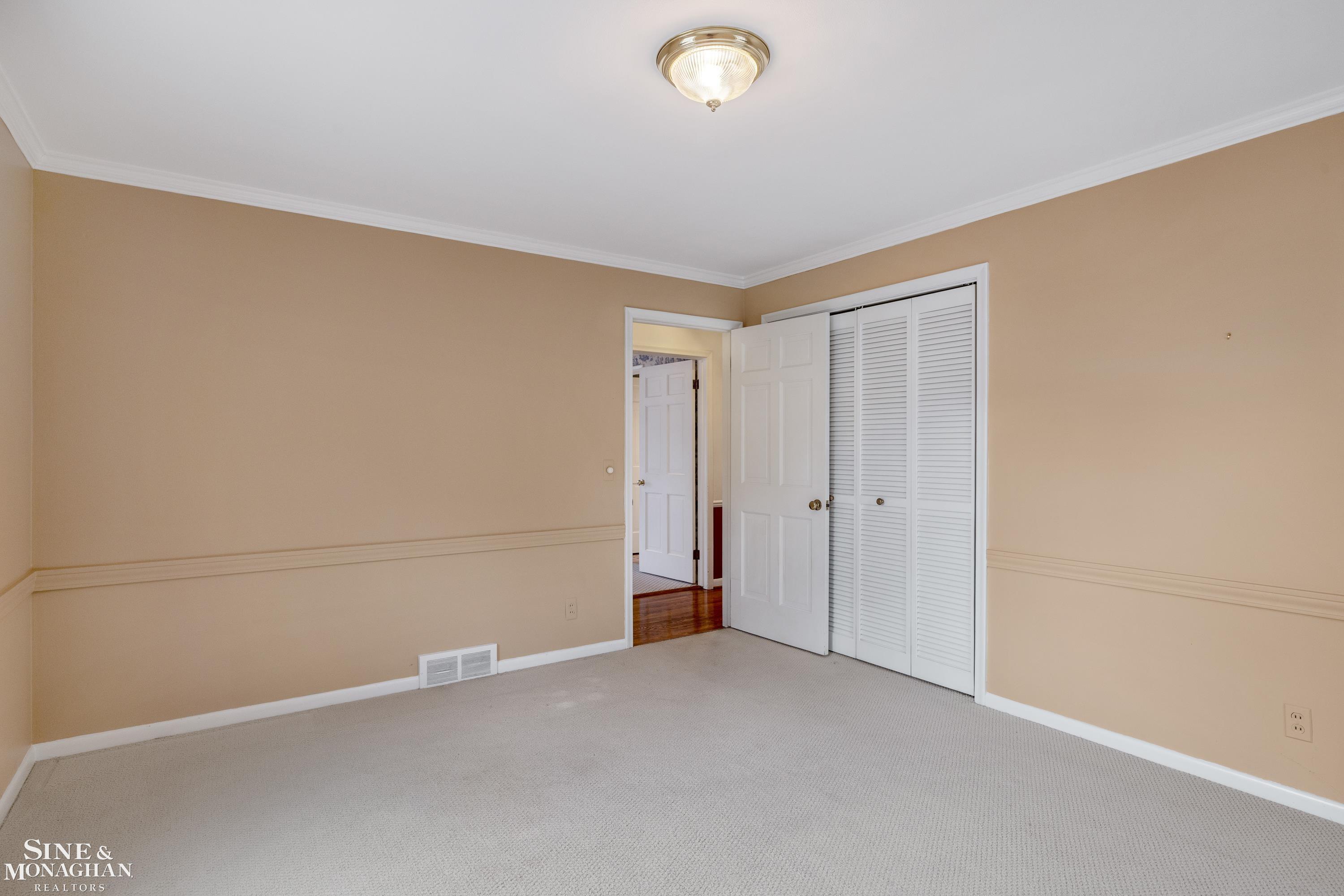 72 South Duval Road Grosse Pointe, MI 48236 - Photo 28 of 48 50204422-4b2fe72e-d3c2-4902-ae34-3bfd6f26071e.JPG