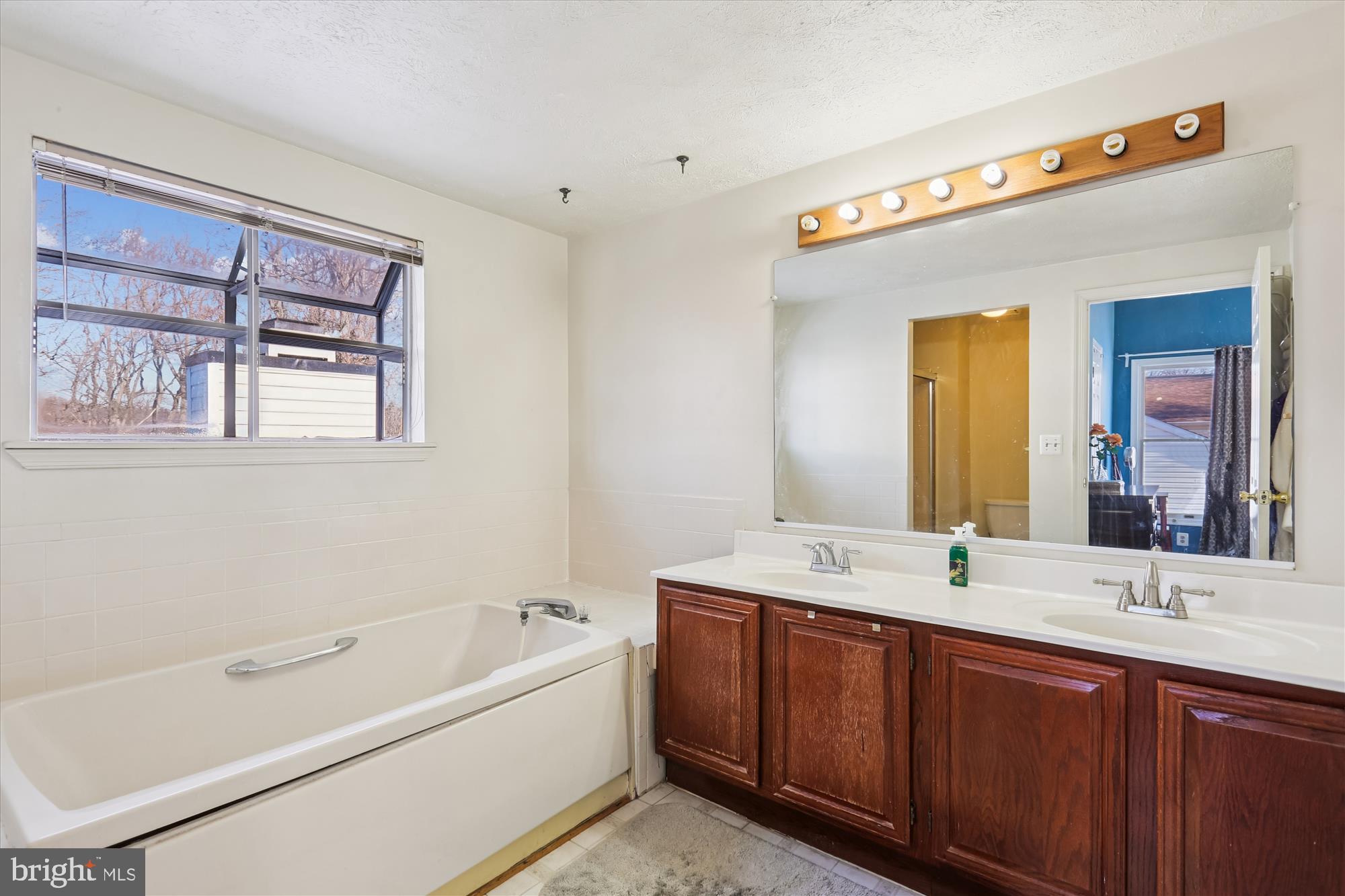 3024 Memory Lane Silver Spring, MD 20904 - Photo 26 of 59 Primary Bath