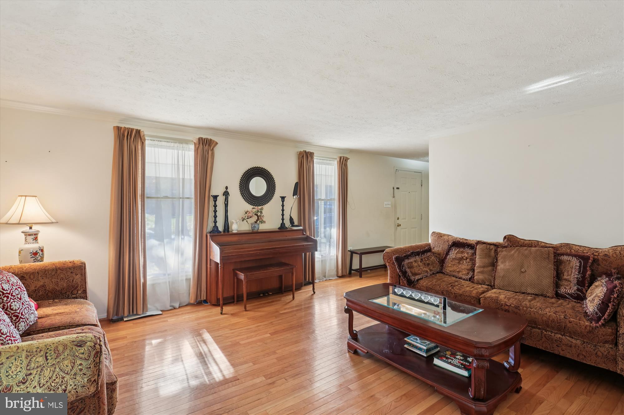 3024 Memory Lane Silver Spring, MD 20904 - Photo 4 of 59 Living Room