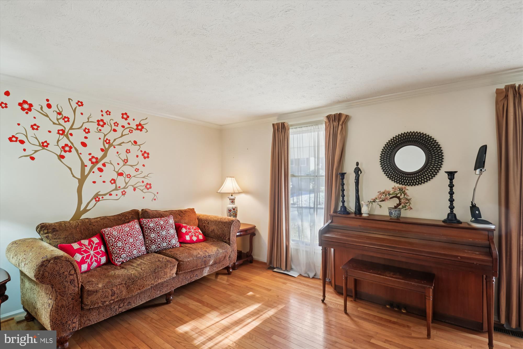 3024 Memory Lane Silver Spring, MD 20904 - Photo 5 of 59 Living Room