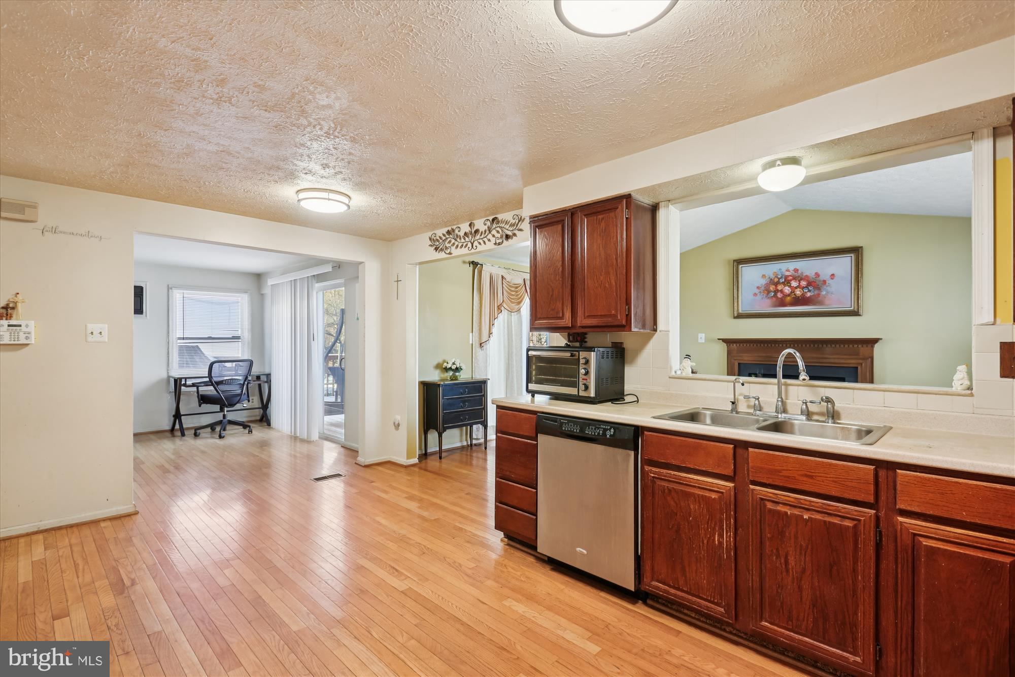 3024 Memory Lane Silver Spring, MD 20904 - Photo 9 of 59 Kitchen
