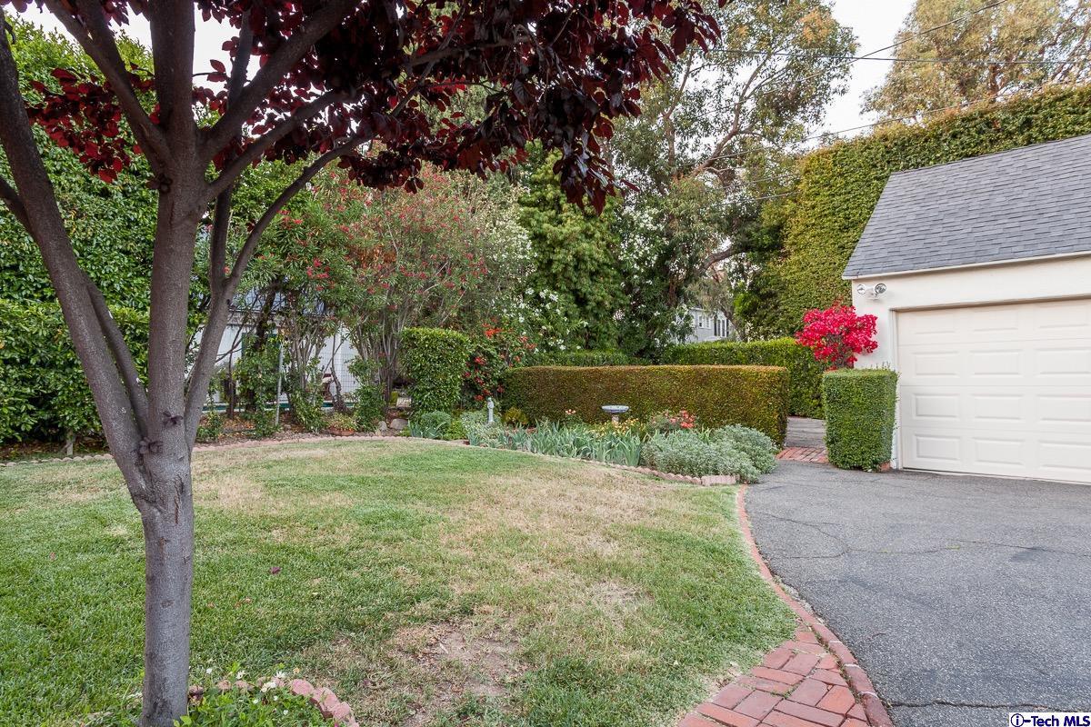 44 San Miguel Road Pasadena, CA 91105 - Photo 18 of 18 a backyard of a house with lots of green space