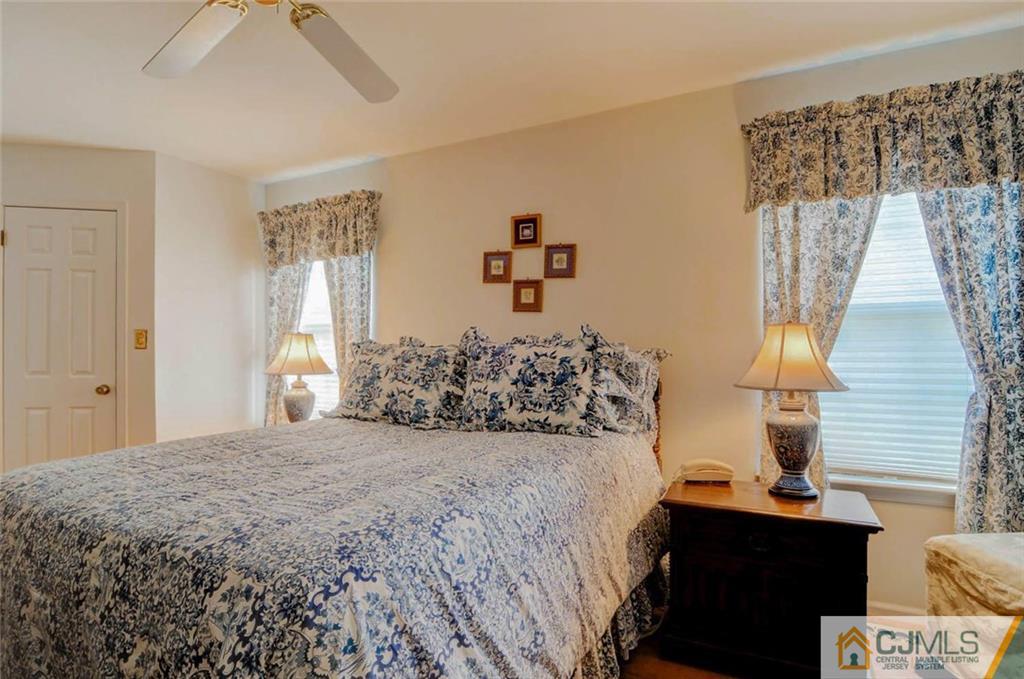 904 Timber Oaks Road, Unit 904 Edison, NJ 08820 - Photo 12 of 21 Gallery Image 12