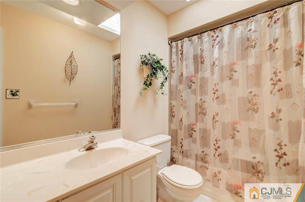 904 Timber Oaks Road, Unit 904 Edison, NJ 08820 - Photo 13 of 21 Gallery Image 13