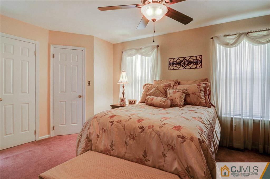 904 Timber Oaks Road, Unit 904 Edison, NJ 08820 - Photo 15 of 21 Gallery Image 15