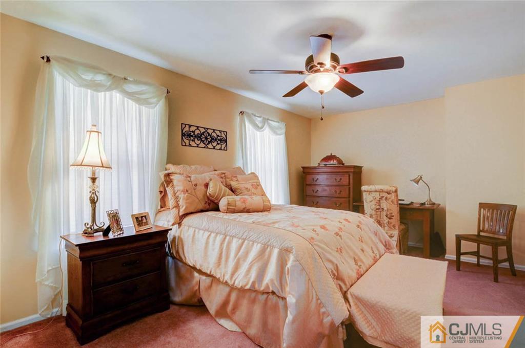 904 Timber Oaks Road, Unit 904 Edison, NJ 08820 - Photo 16 of 21 Gallery Image 16