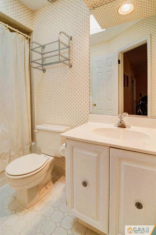 904 Timber Oaks Road, Unit 904 Edison, NJ 08820 - Photo 17 of 21 Gallery Image 17