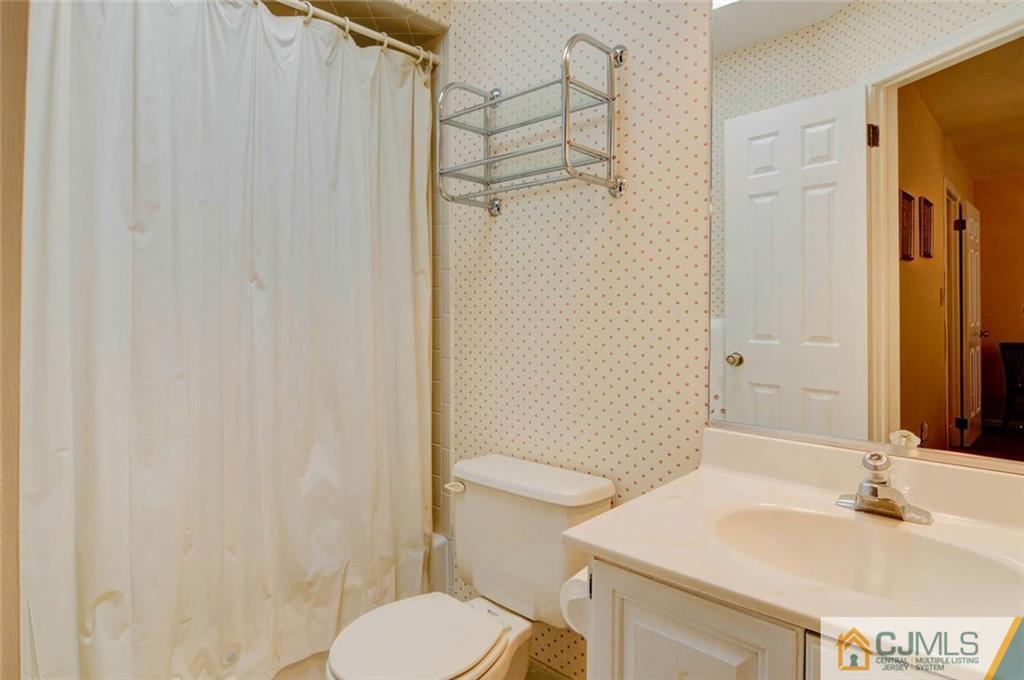904 Timber Oaks Road, Unit 904 Edison, NJ 08820 - Photo 18 of 21 Gallery Image 18