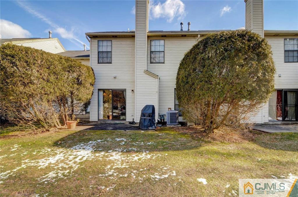 904 Timber Oaks Road, Unit 904 Edison, NJ 08820 - Photo 19 of 21 Gallery Image 19