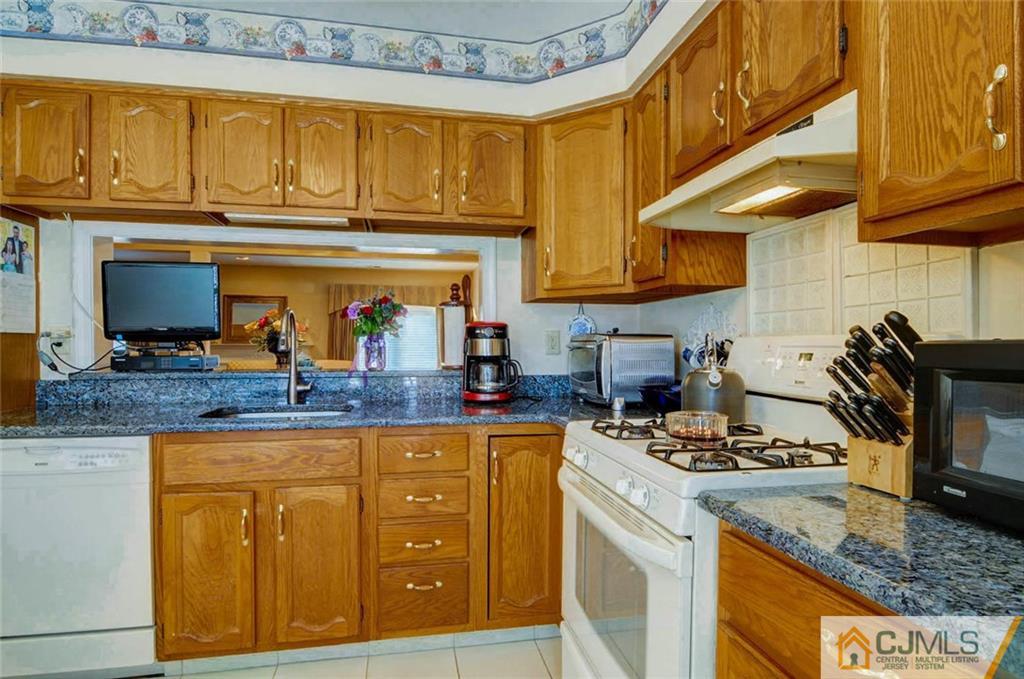 904 Timber Oaks Road, Unit 904 Edison, NJ 08820 - Photo 9 of 21 Gallery Image 9