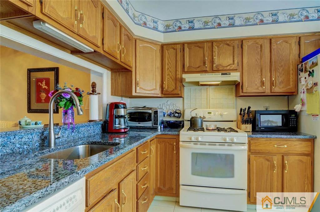 904 Timber Oaks Road, Unit 904 Edison, NJ 08820 - Photo 10 of 21 Gallery Image 10