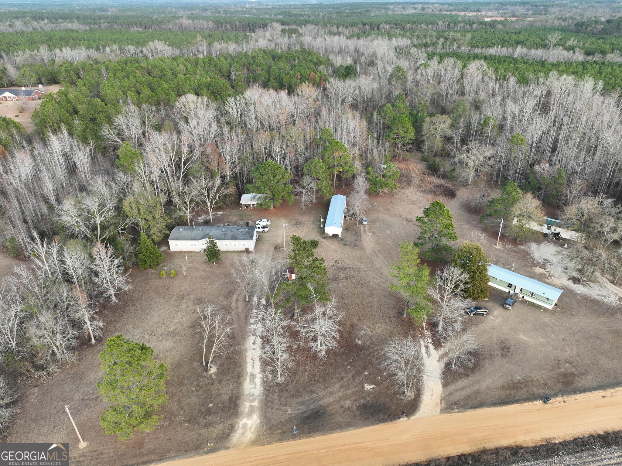 a view of a yard with a fountain